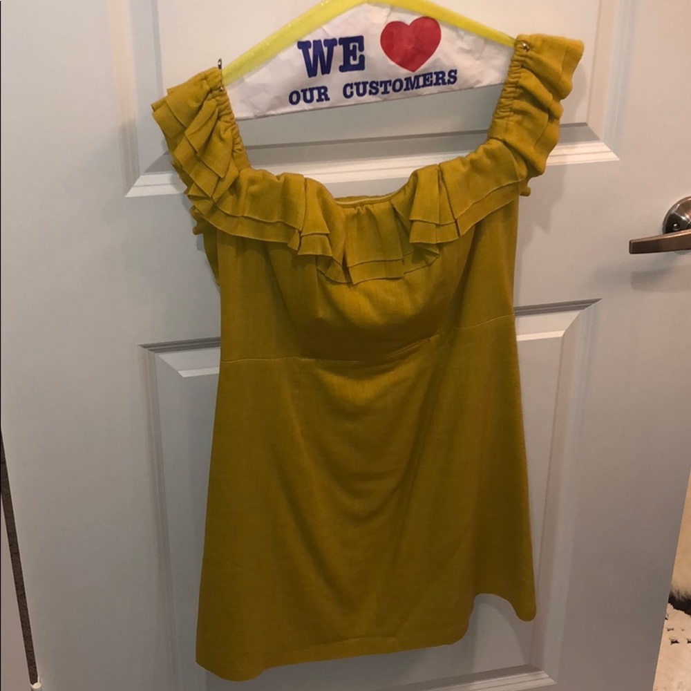 Yellow/mustard off the shoulder dress!